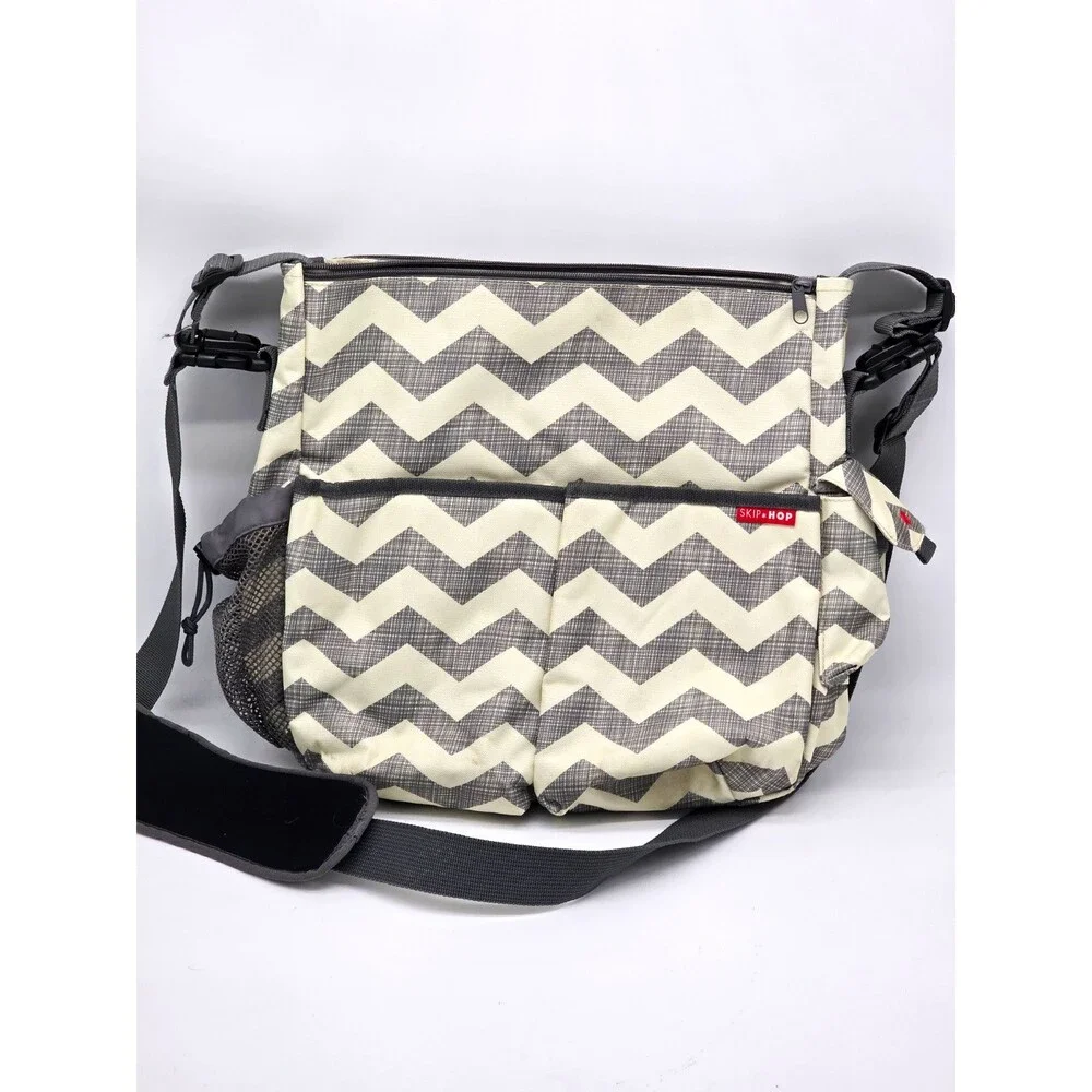 Skip Hop Gray/White Chevron Messenger Diaper Bag Adjustable Strap, Inner Pockets